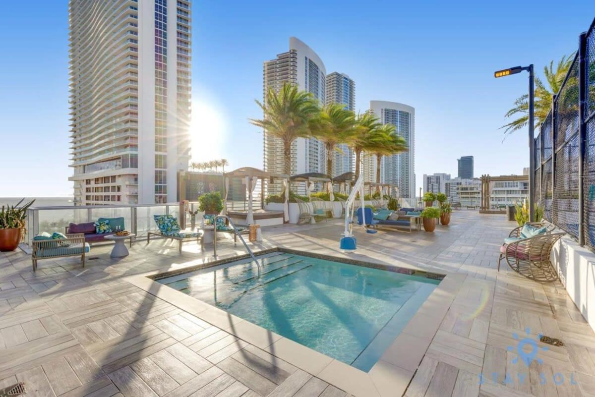 Luxury With Stunning View, Balcony, Amazing Pools Apartment Hollywood Luaran gambar