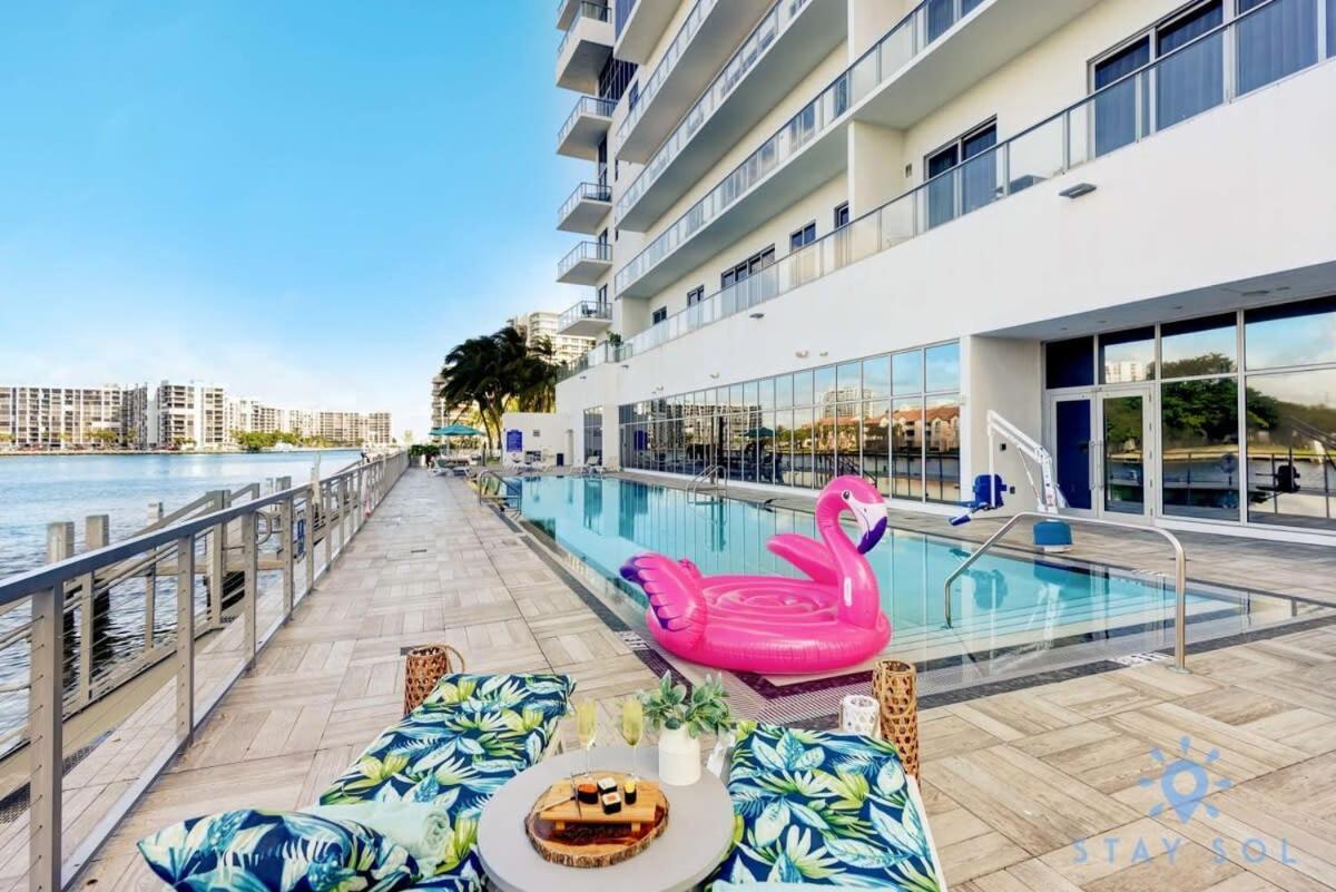 Luxury With Stunning View, Balcony, Amazing Pools Apartment Hollywood Luaran gambar